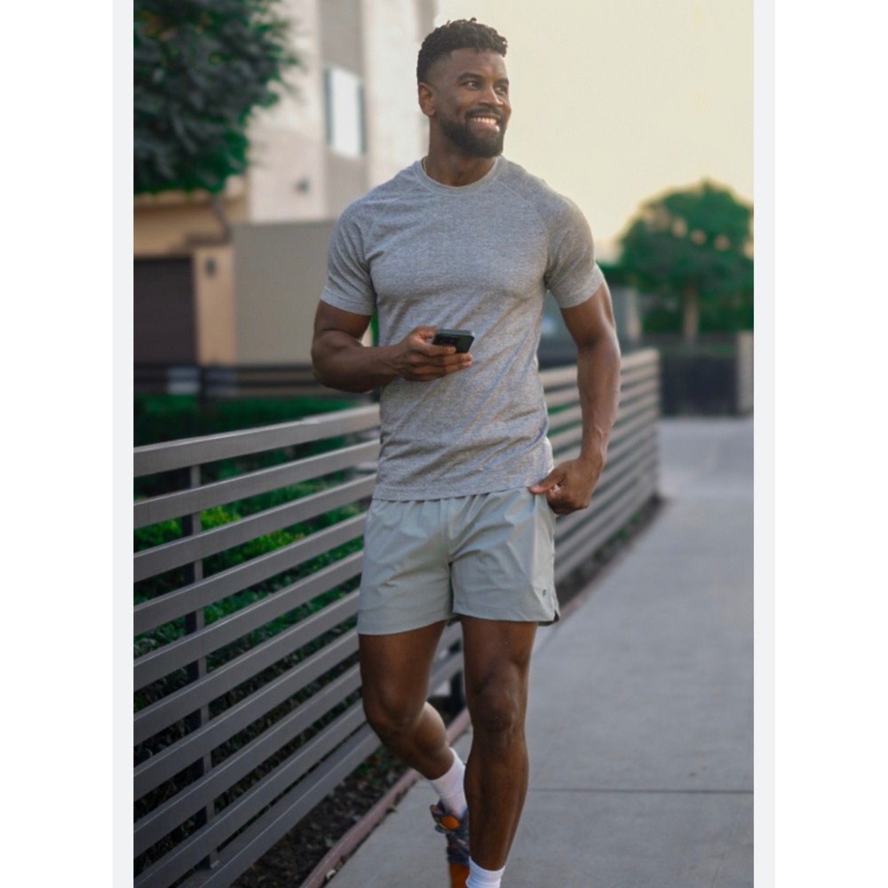 Fabletics Mens Light Gray Active Training Shorts Lined Size XL